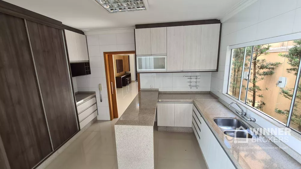 Casa de Condomínio à venda com 3 quartos, 240m² - Foto 3