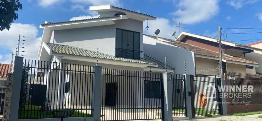 Sobrado à venda com 3 quartos, 274m² - Foto 1