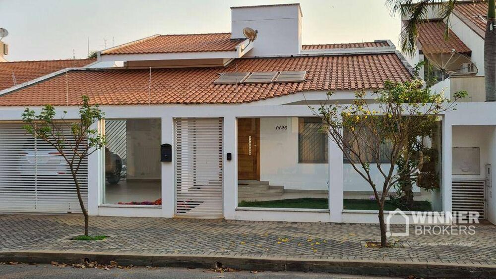 Sobrado à venda com 5 quartos, 286m² - Foto 1