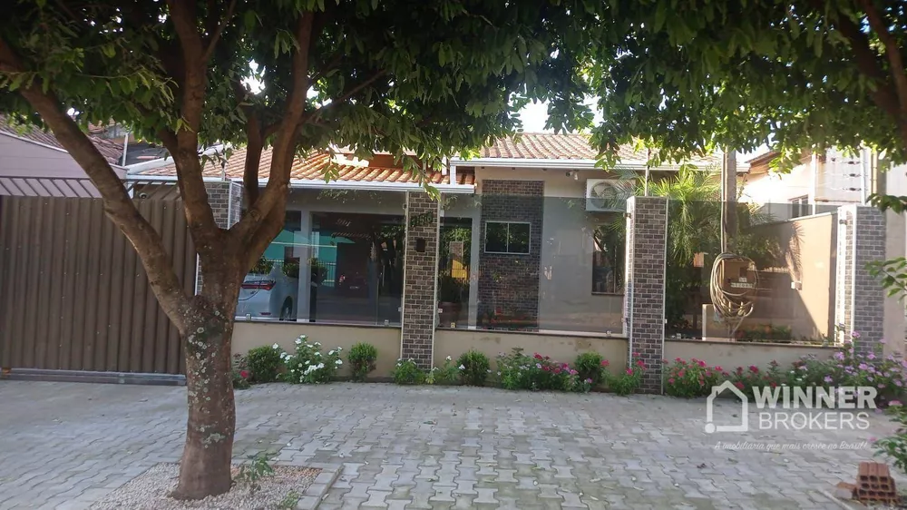 Casa à venda com 3 quartos, 250m² - Foto 1