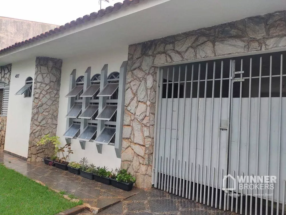 Casa à venda com 3 quartos, 156m² - Foto 1