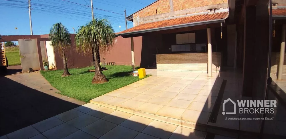 Casa à venda com 3 quartos, 240m² - Foto 1