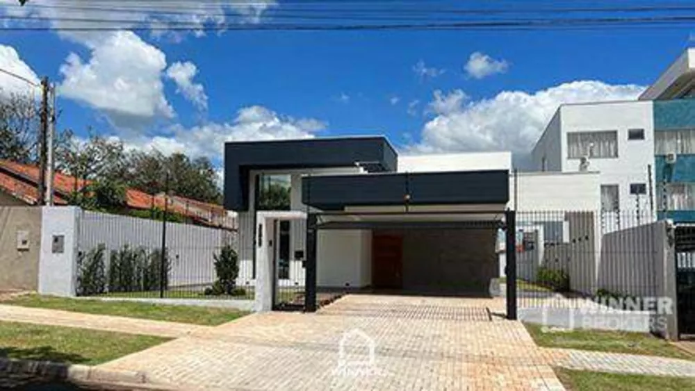 Casa à venda com 3 quartos, 200m² - Foto 1