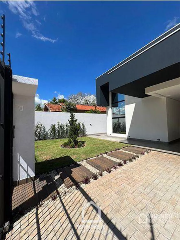 Casa à venda com 3 quartos, 200m² - Foto 2