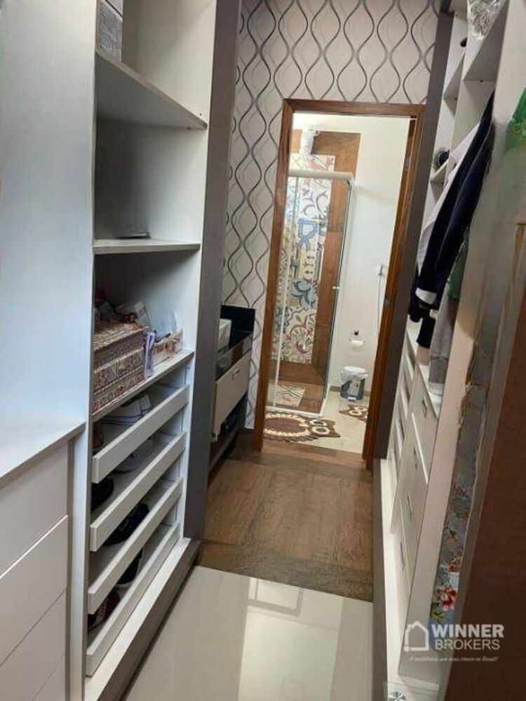 Casa à venda com 4 quartos, 270m² - Foto 2
