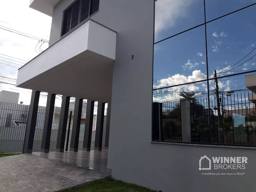 Sobrado à venda com 3 quartos, 237m² - Foto 1