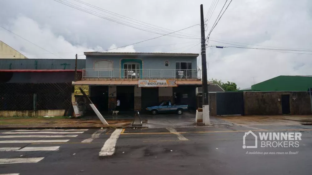 Sobrado à venda com 3 quartos, 325m² - Foto 1