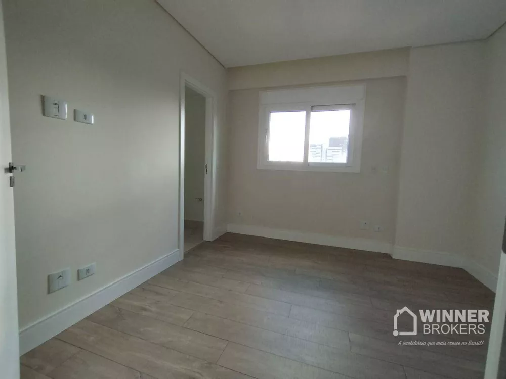 Apartamento à venda com 3 quartos, 221m² - Foto 3