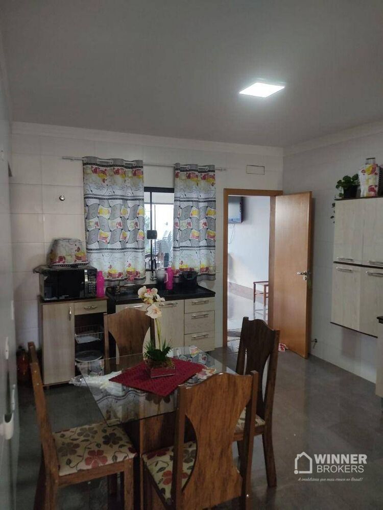 Casa à venda com 3 quartos, 220m² - Foto 2