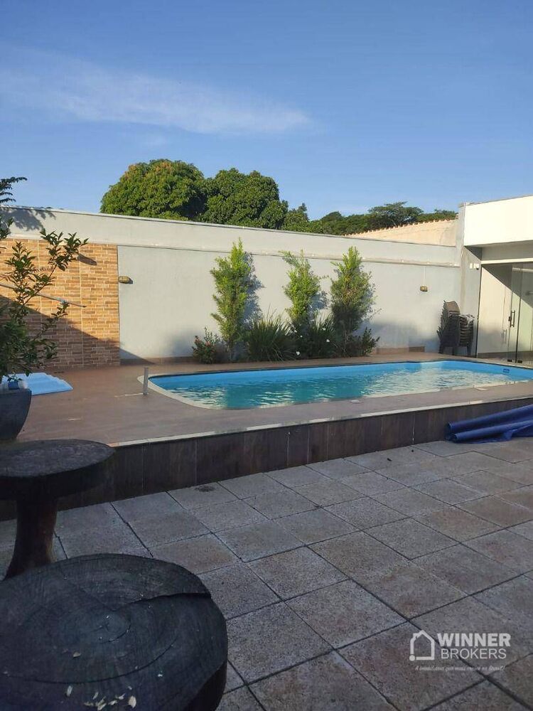 Casa à venda com 3 quartos, 220m² - Foto 8