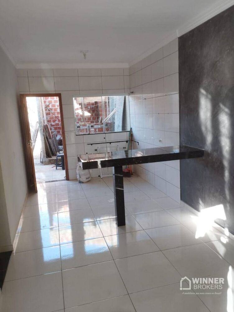 Casa à venda com 2 quartos, 70m² - Foto 1
