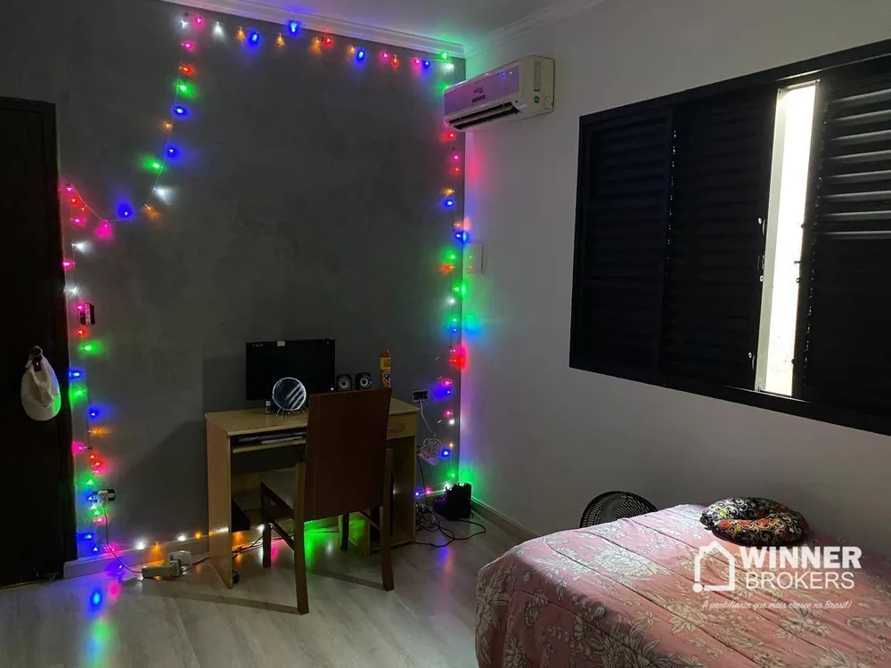 Casa, 4 quartos, 210 m² - Foto 1