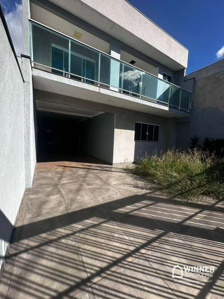 Sobrado, 3 quartos, 221 m² - Foto 1