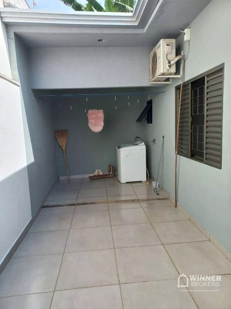 Casa à venda com 2 quartos, 115m² - Foto 2