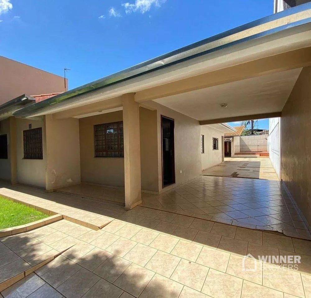 Casa à venda com 4 quartos, 231m² - Foto 2