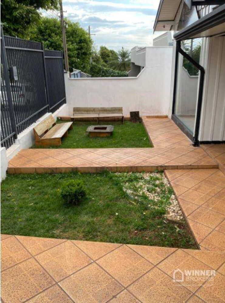 Casa à venda com 3 quartos, 113m² - Foto 1