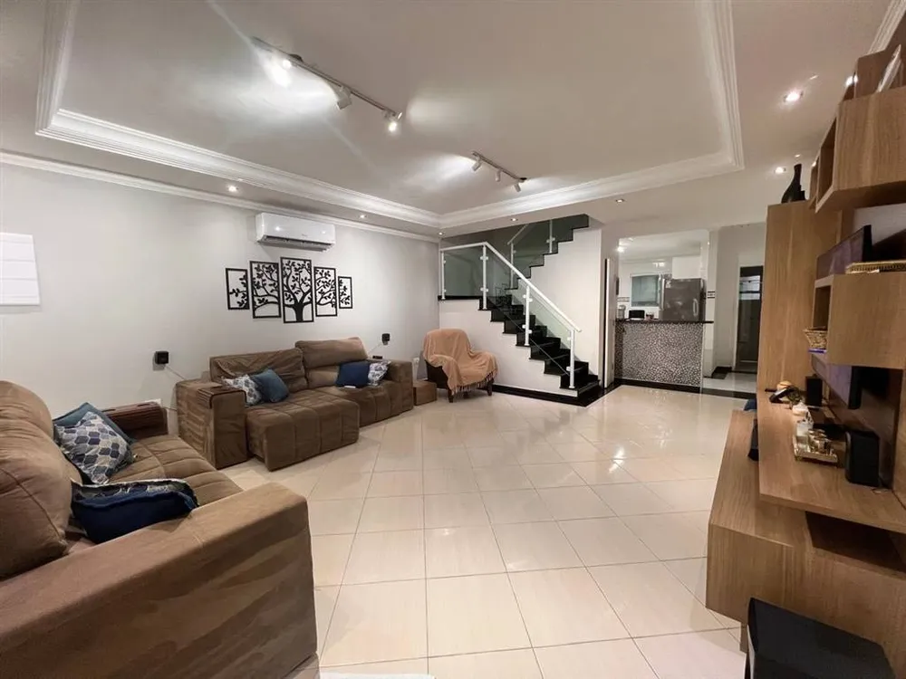 Casa, 3 quartos, 121 m² - Foto 1