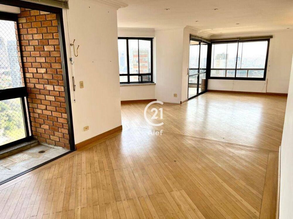 Apartamento, 3 quartos, 240 m² - Foto 2