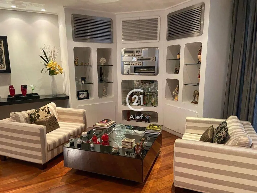 Apartamento, 3 quartos, 220 m² - Foto 1