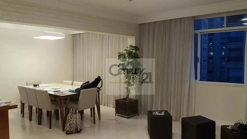 Apartamento, 3 quartos, 220 m² - Foto 1