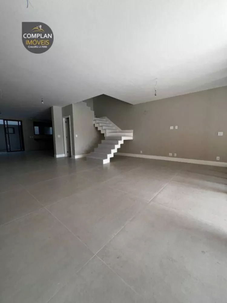 Casa de Condomínio à venda com 4 quartos, 340m² - Foto 4