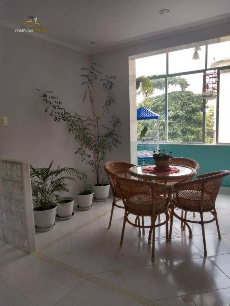 Apartamento à venda com 4 quartos, 180m² - Foto 1