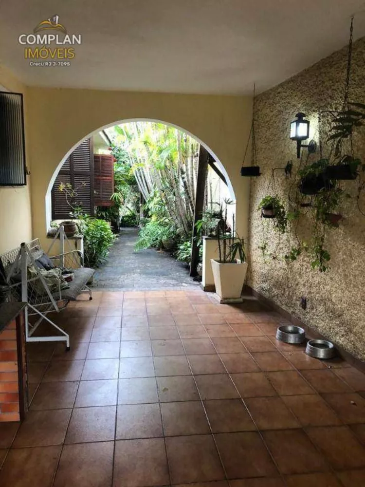 Casa, 4 quartos, 220 m² - Foto 1