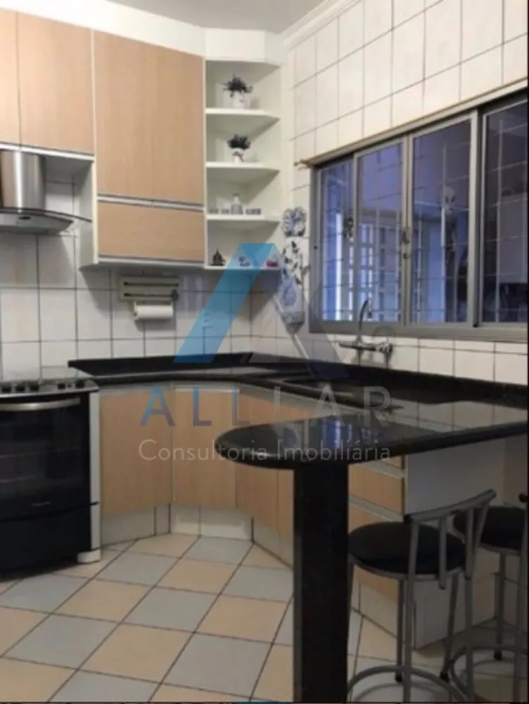 Casa, 3 quartos, 233 m² - Foto 3