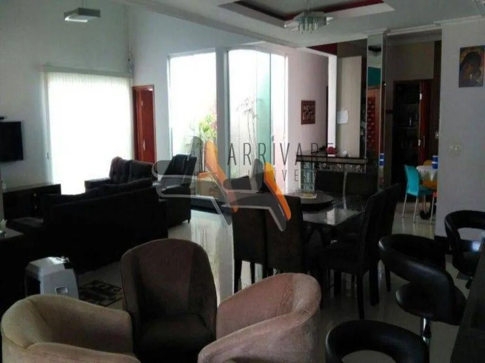 Casa, 3 quartos, 230 m² - Foto 2