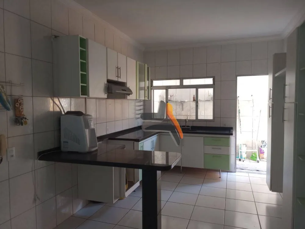 Casa, 4 quartos, 232 m² - Foto 2