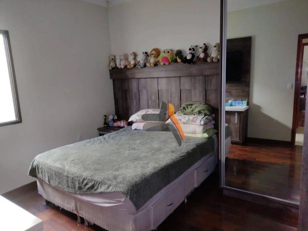 Casa, 4 quartos, 258 m² - Foto 2