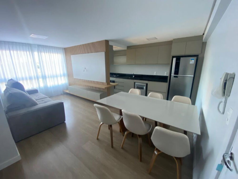 Apartamento à venda com 2 quartos, 67m² - Foto 2