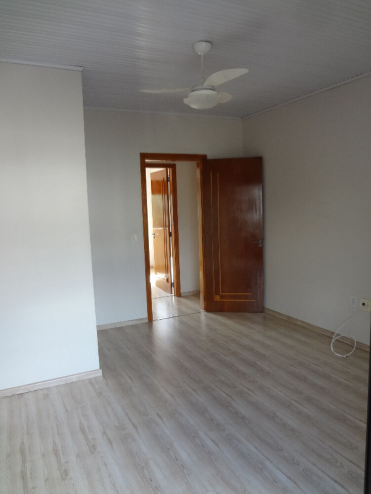 Casa à venda com 2 quartos, 62m² - Foto 4