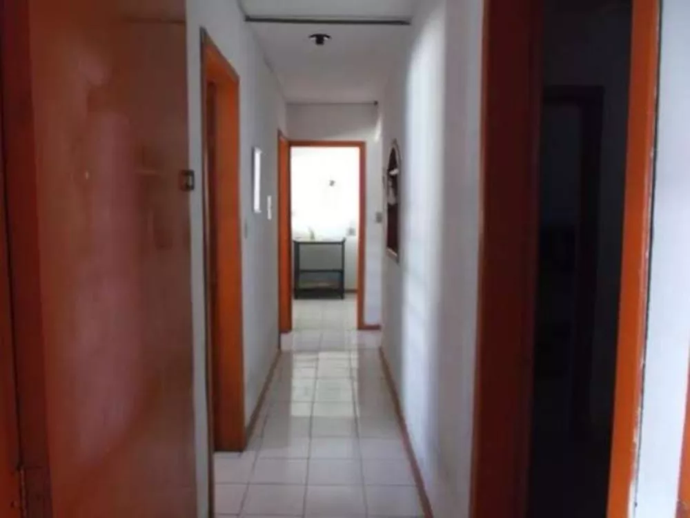 Casa à venda com 3 quartos, 240m² - Foto 3