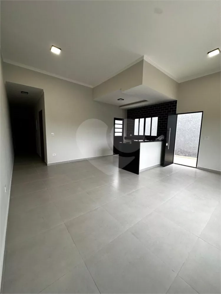 Casa à venda com 3 quartos, 92m² - Foto 1