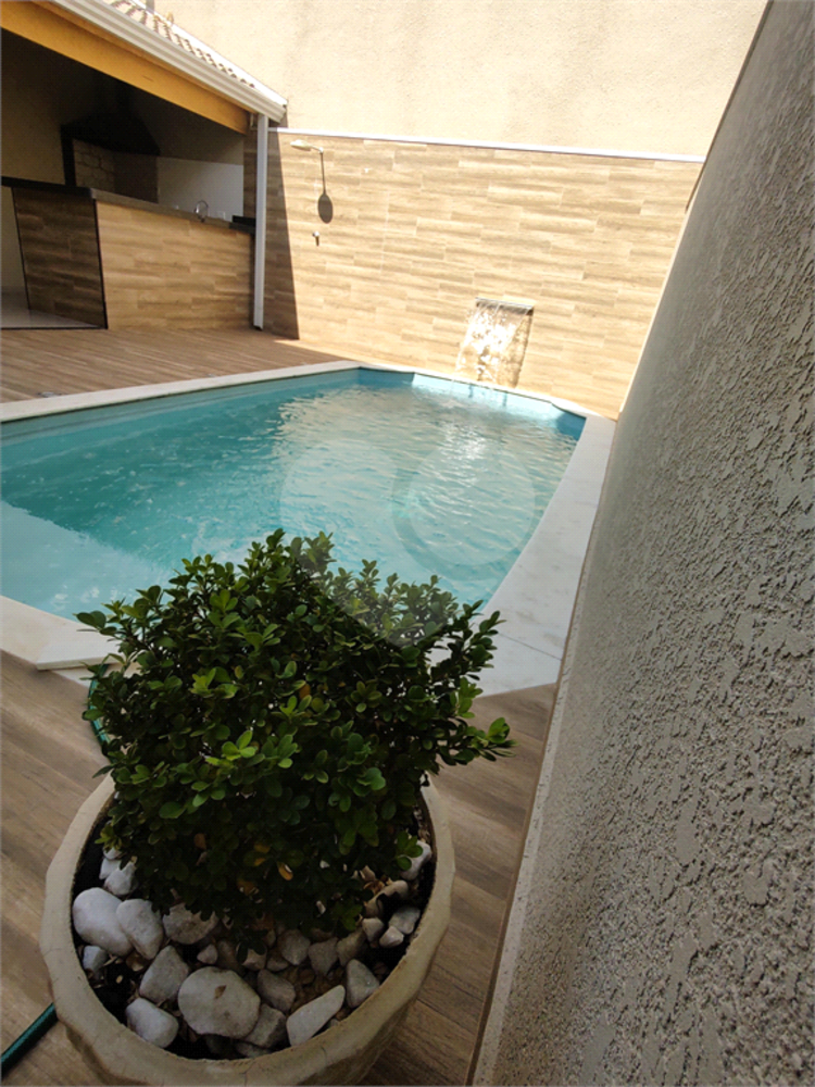 Sobrado à venda com 3 quartos, 150m² - Foto 1