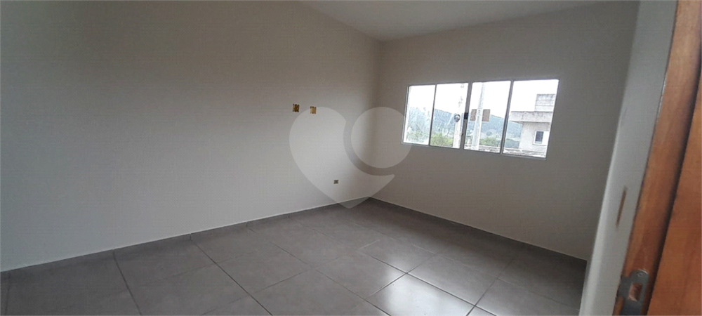 Casa à venda com 2 quartos, 65m² - Foto 2