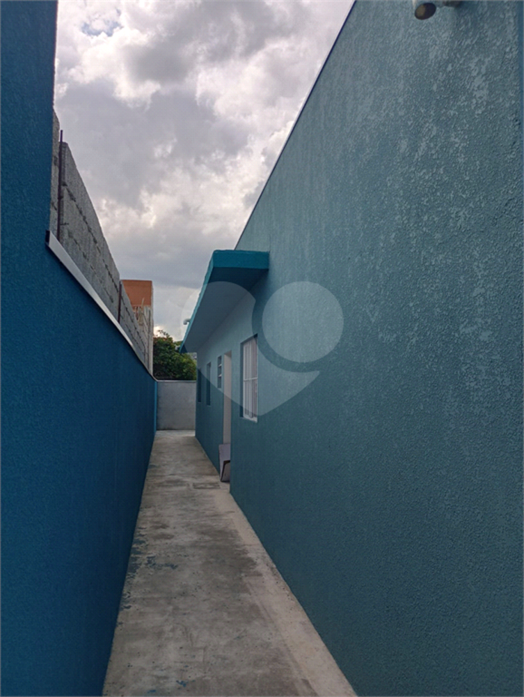 Casa à venda com 2 quartos, 60m² - Foto 2
