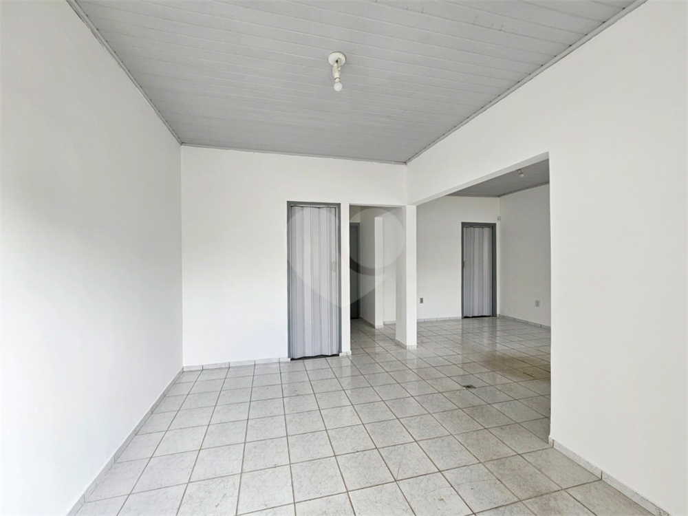 Casa à venda e aluguel com 2 quartos, 130m² - Foto 3