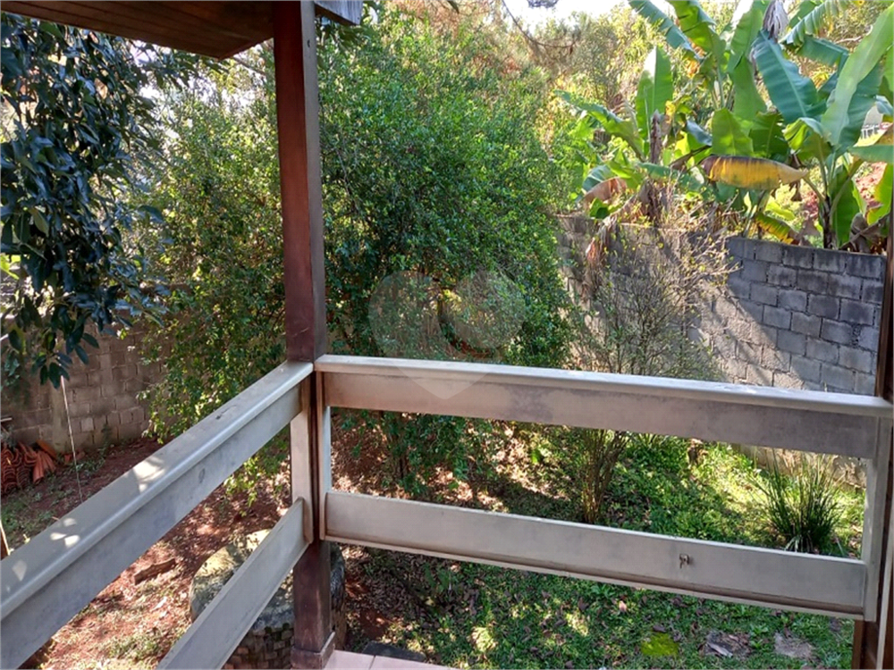 Casa à venda com 2 quartos, 100m² - Foto 1