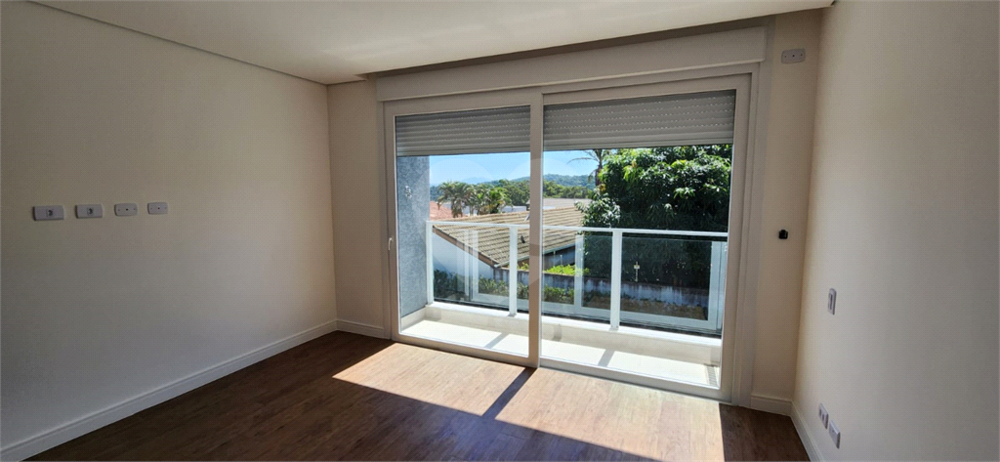 Casa de Condomínio para alugar com 3 quartos, 198m² - Foto 2