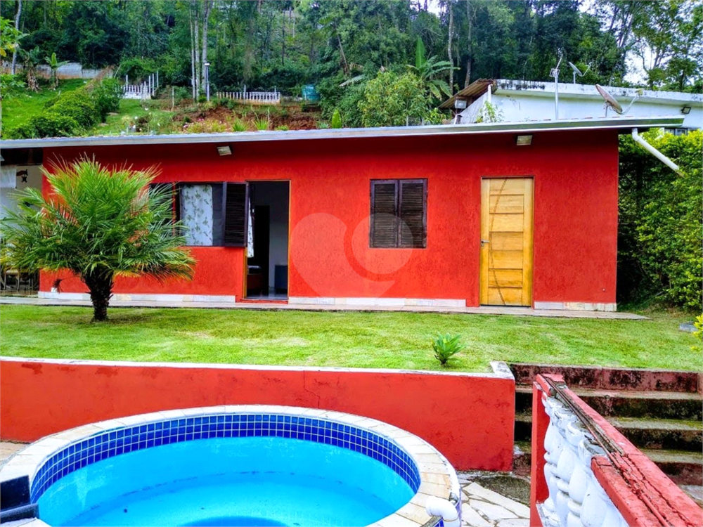 Chácara à venda com 3 quartos, 150m² - Foto 2