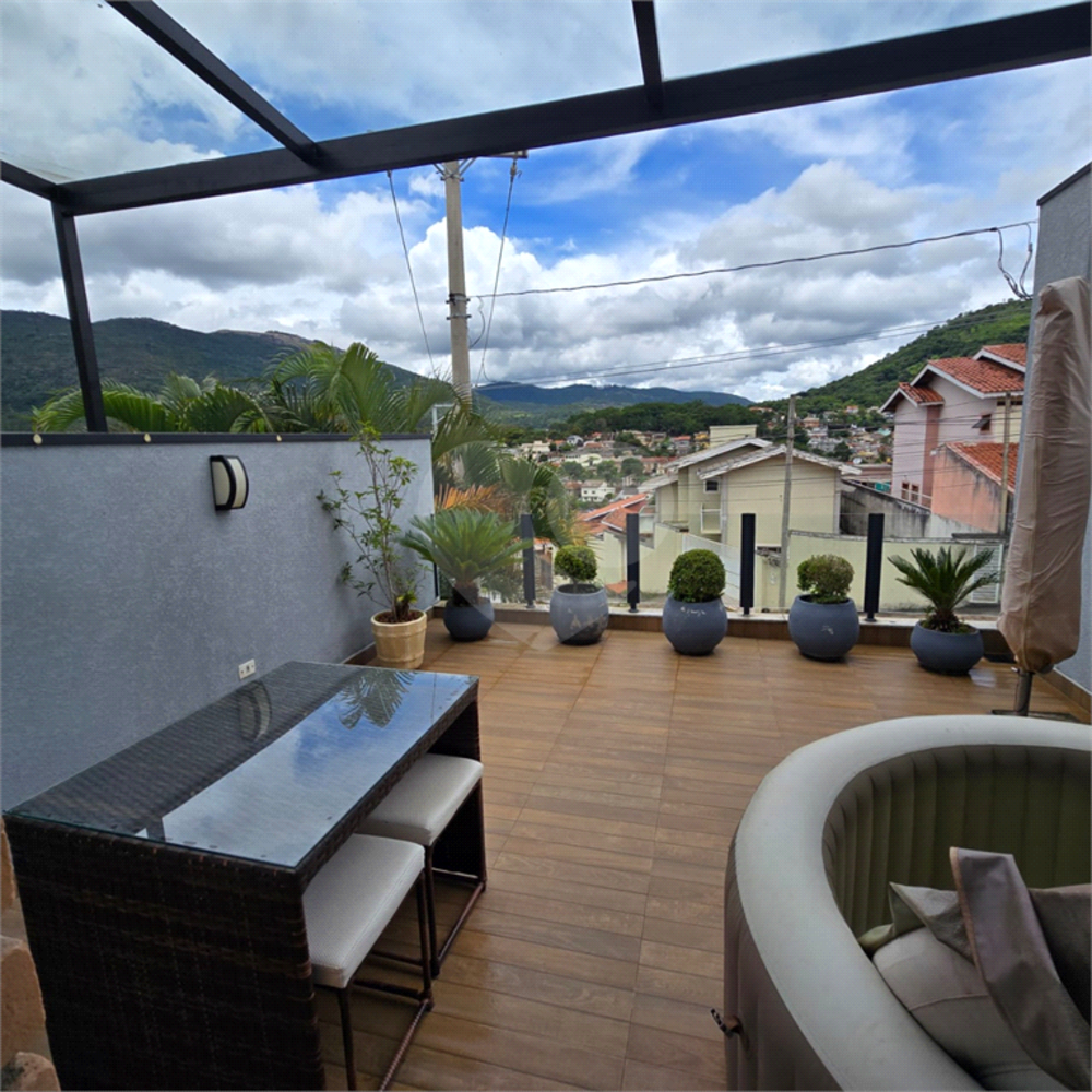 Casa à venda com 3 quartos, 130m² - Foto 1