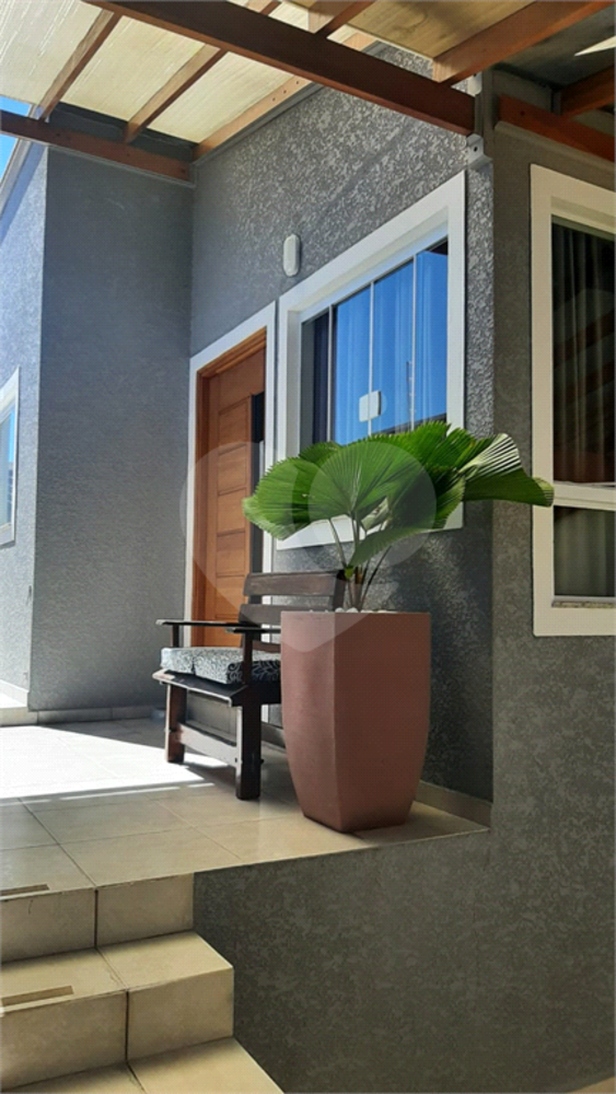 Casa à venda com 2 quartos, 80m² - Foto 1