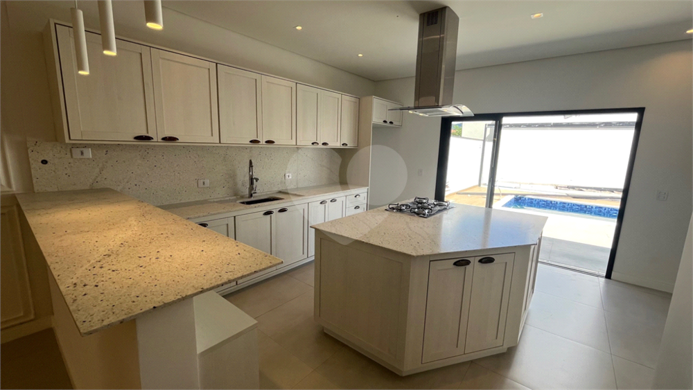 Casa à venda com 3 quartos, 200m² - Foto 1