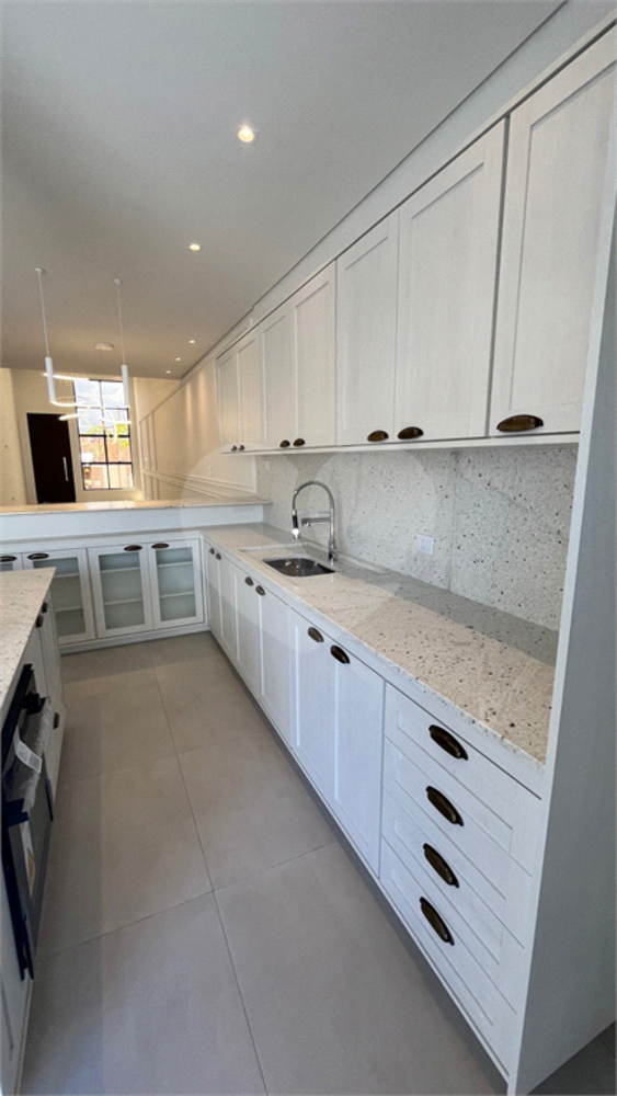 Casa à venda com 3 quartos, 200m² - Foto 4