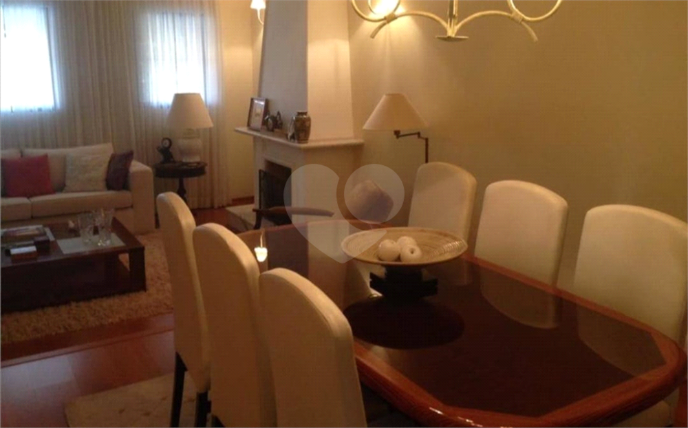 Casa à venda com 3 quartos, 153m² - Foto 1