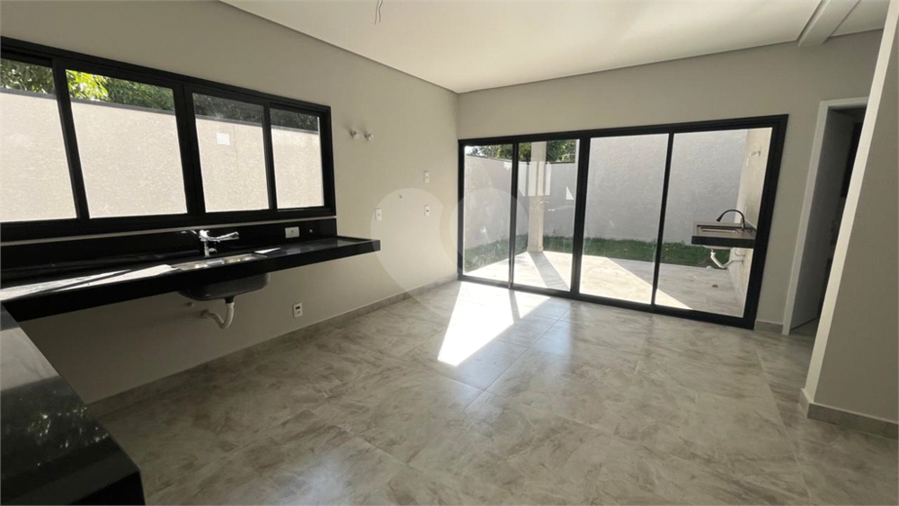 Casa de Condomínio à venda e aluguel com 3 quartos, 173m² - Foto 1
