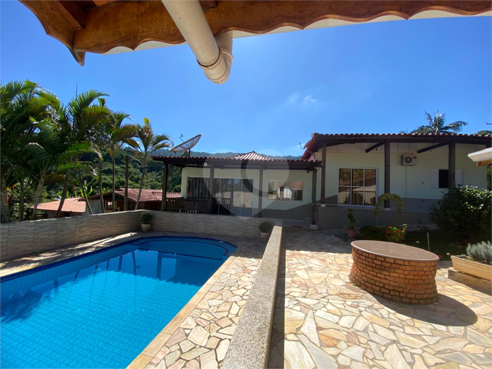 Chácara à venda com 4 quartos, 800m² - Foto 1