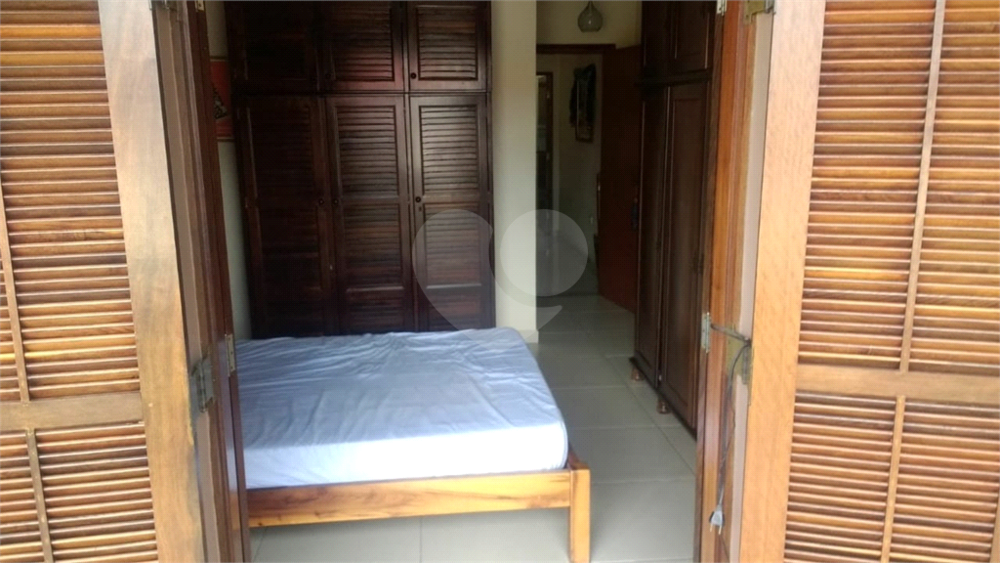 Casa à venda com 3 quartos, 214m² - Foto 14